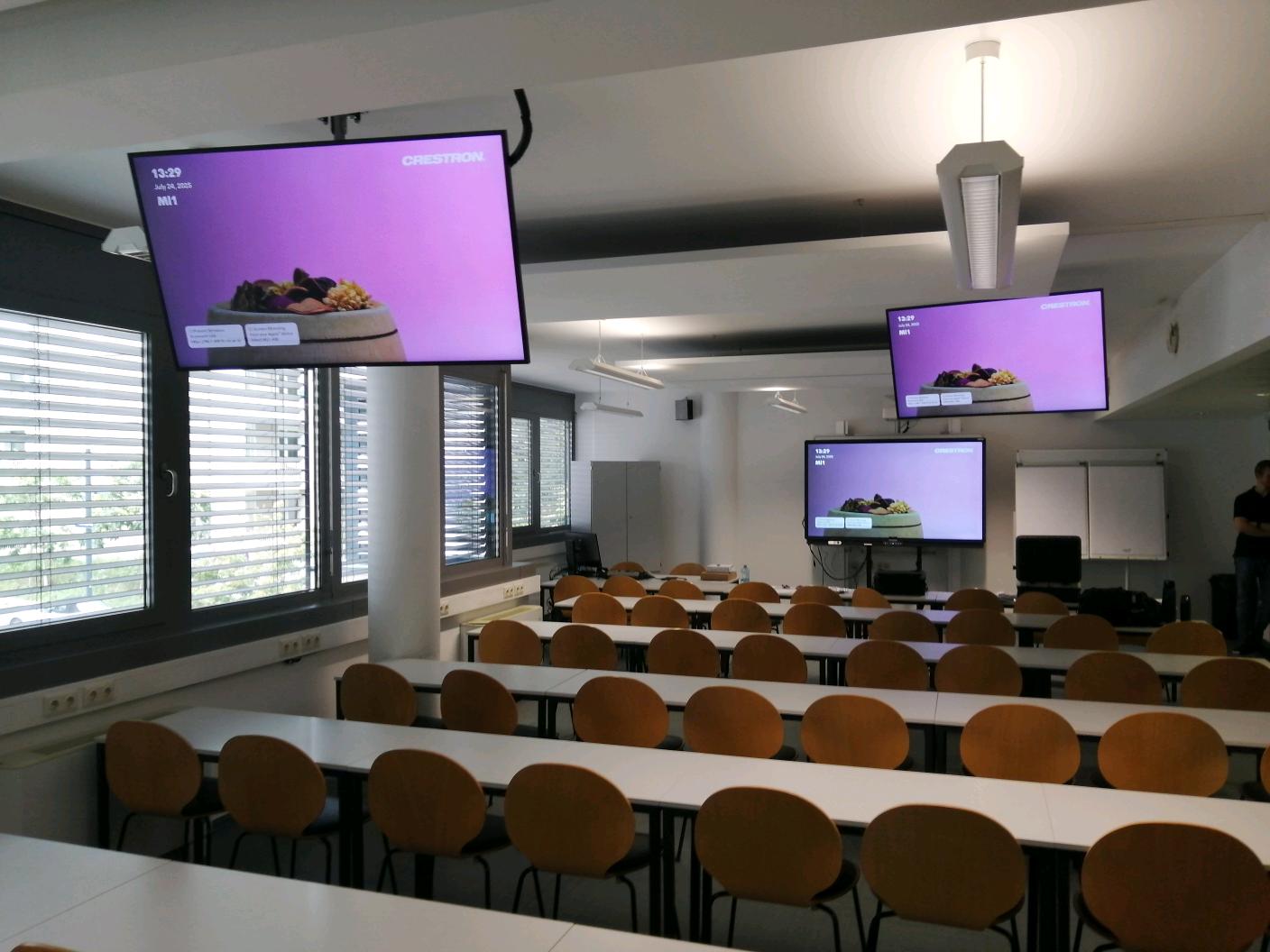 Interaktive Touch Displays von projektor.at bei der FH BFI im Hörsaal