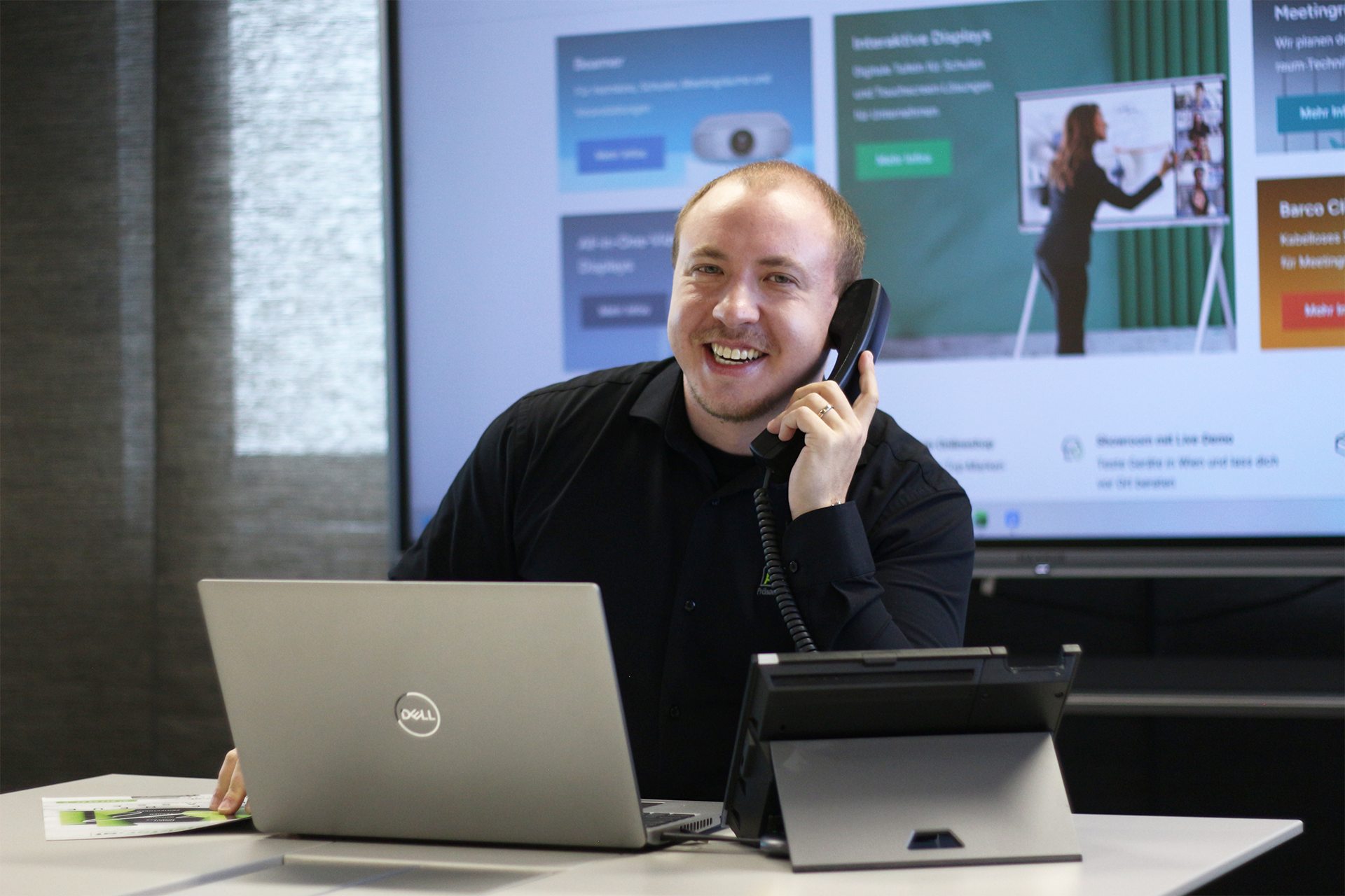 Unser Team von projektor.at beratet dich gerne zur Planung deines Konferenzraums, Klassenzimmers oder LED-Wall Projekts!